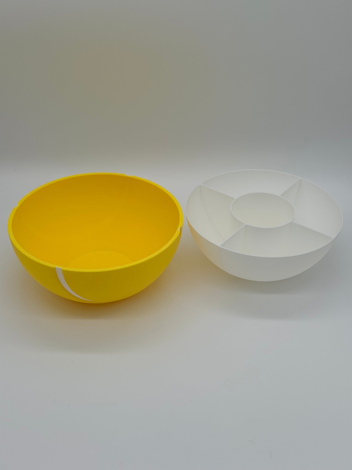 Tennisball Snackschale mit 4 Fächern | Tennis Deko & Geschenk | Snack Schale Gelb Weiß | Servierschale für Snacks | Tennis Geschenkidee