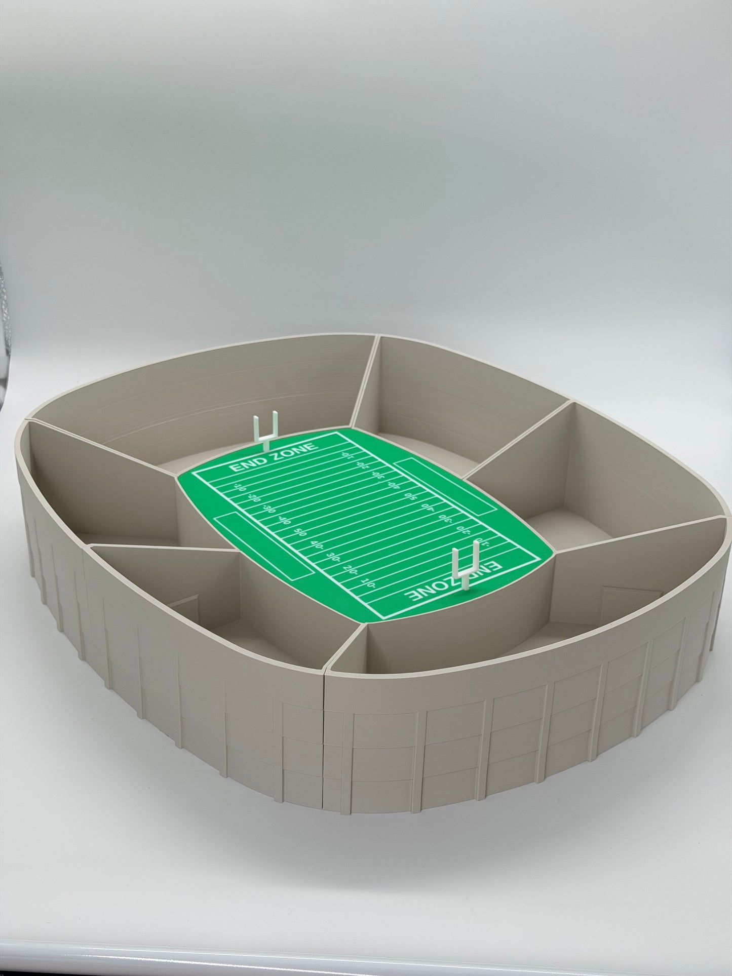 American Football Snack Arena XXL | Football Snackbox mit 6 Fächern | Super Bowl Party Deko | Football Geschenk | Snackschale
