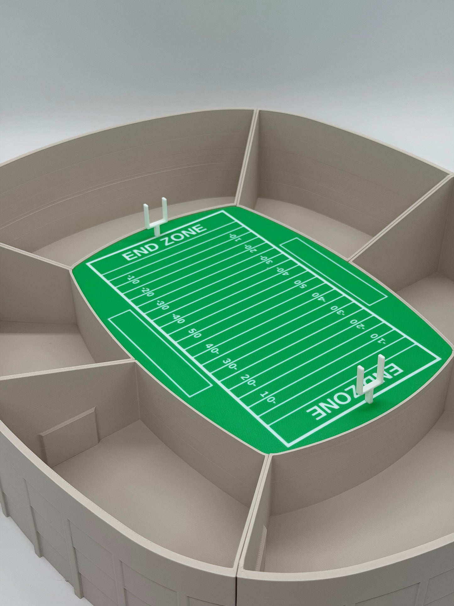 American Football Snack Arena XXL | Football Snackbox mit 6 Fächern | Super Bowl Party Deko | Football Geschenk | Snackschale