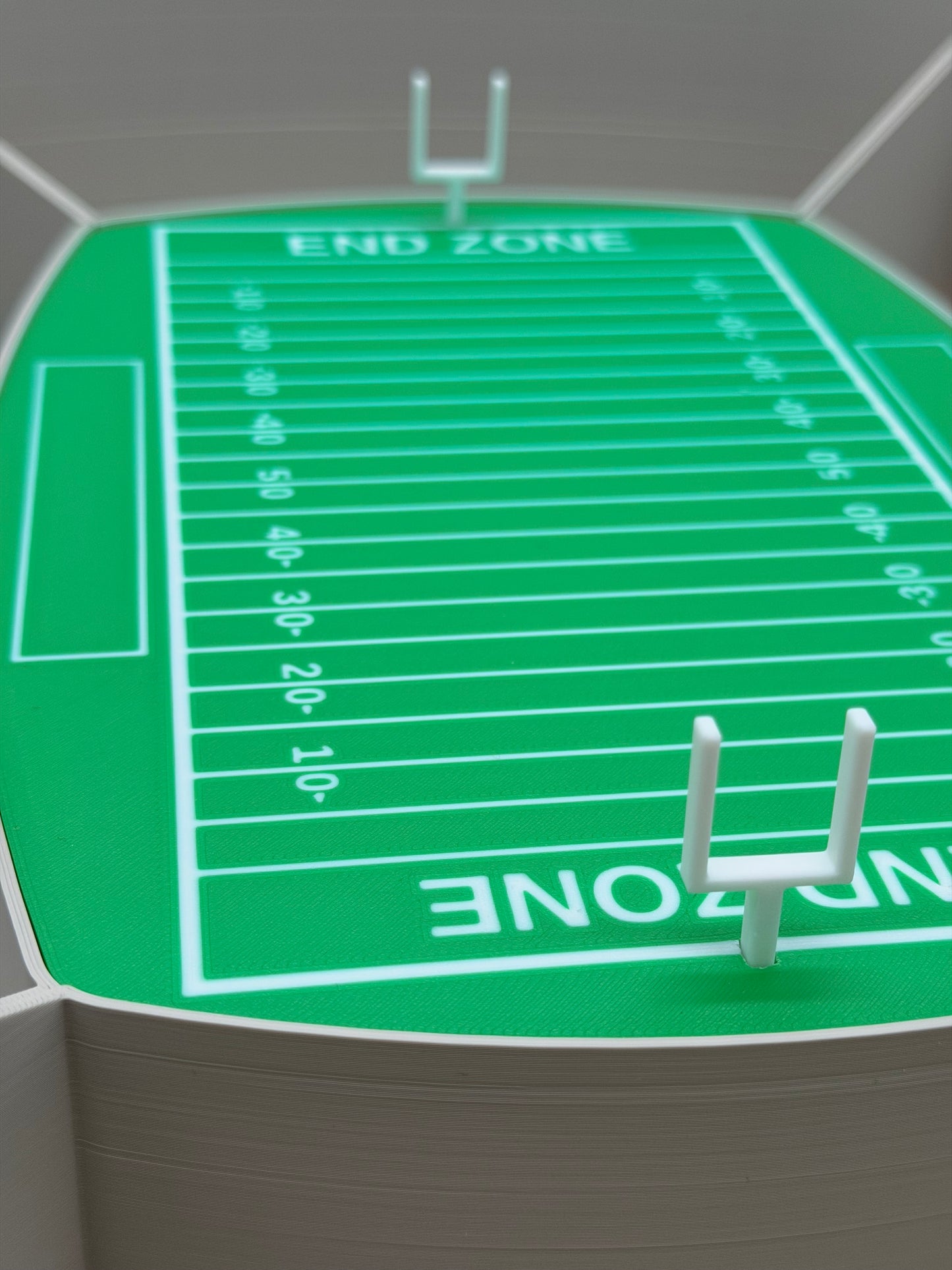 American Football Snack Arena XXL | Football Snackbox mit 6 Fächern | Super Bowl Party Deko | Football Geschenk | Snackschale