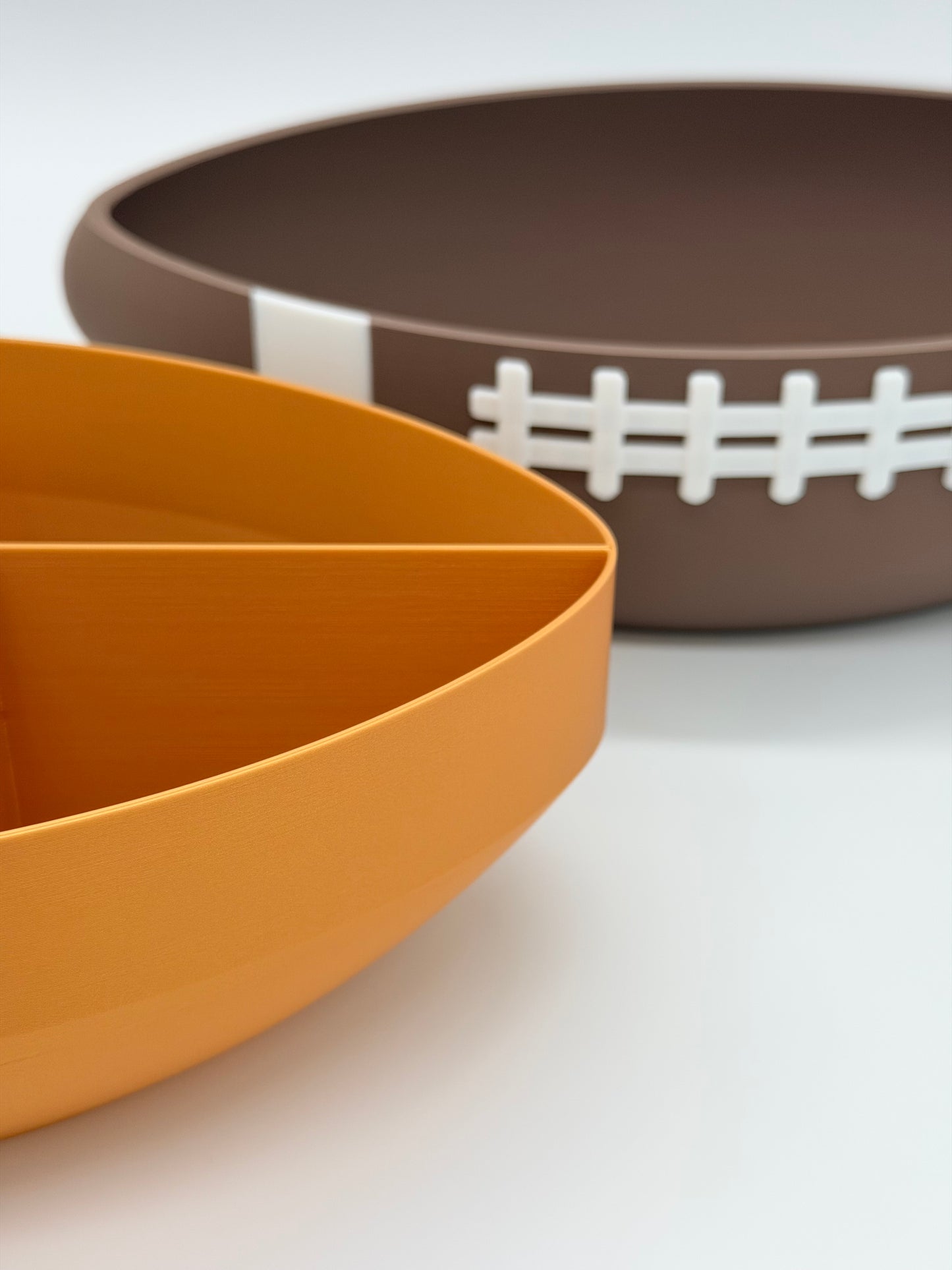 American Football Snackschale mit Inlay Innenschale | Unterteilter Party Snack Teller für Super Bowl | Geschenk für Football Fans & Männer